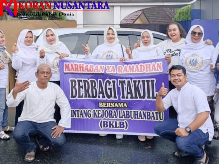BKLB Berbagi Takjil ke Warga Rantauprapat