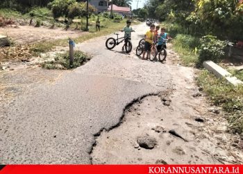 Jalan Rusak Parah Tak ada Perbaikan, Warga Nyesal dulu Dukung RHS-ZW