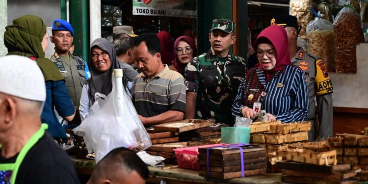 Bupati Cek Harga Sembako, Ini Temuan Dandim Sukoharjo