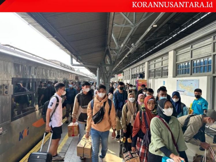 KAI Berangkatkan Ribuan Pemudik di Hari Lebaran