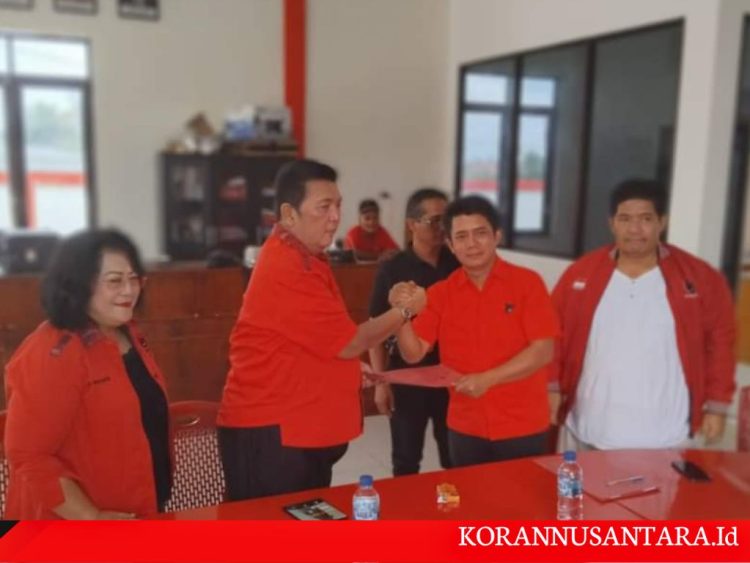 Yan Santoso Purba Pendaftar Pertama di PDIP Simalungun