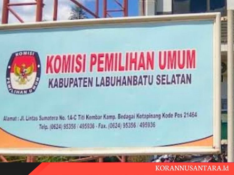 Massa Aksi : Tuntut Perselingkuhan dan Pemotongan Anggaran TPS KPU Labusel