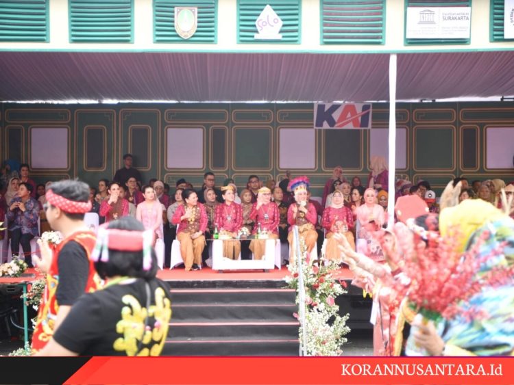 Kader PKK Seluruh Indonesia Turut Meriahkan Parade Budaya Nusantara di Solo