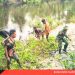 Cegah Terjadinya Banjir, Satgas Yonif 125/SMB Karya Bhakti Bersihkan Sungai Bersama Masyarakat