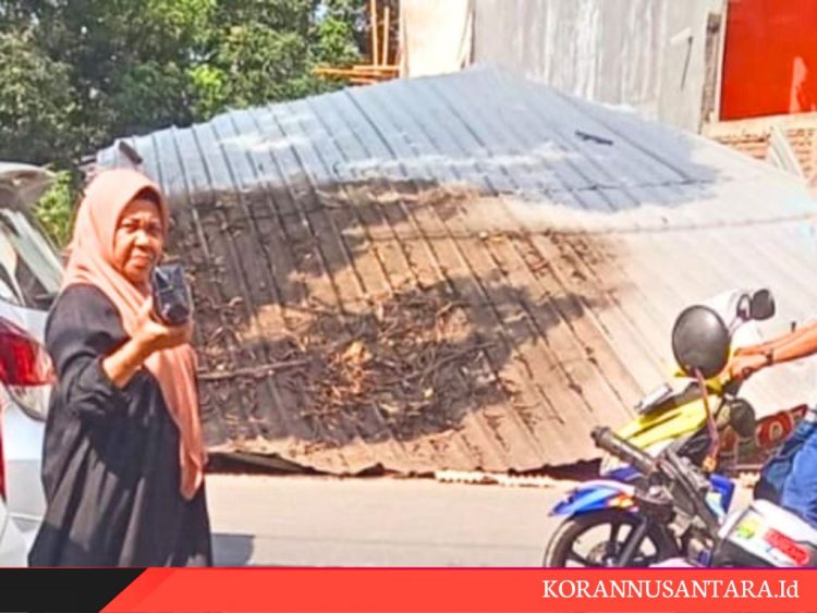 Bermaksud Menolong Lansia Terjatuh dan Tewas Di Pekarangan Rumahnya, Seorang Pedagang Ayam Justru Dituduh Menganiaya Dan Kios Jualan Dirusak Massa