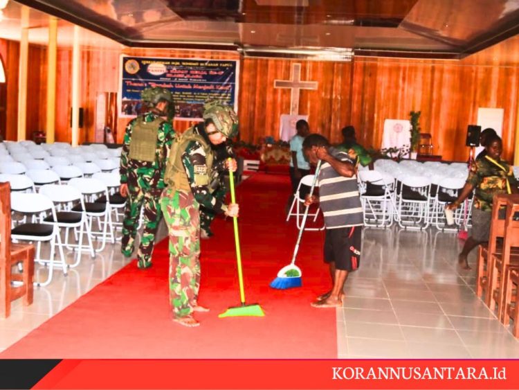Warga Antusias Bersama TNI Kerja Bakti Pembersihan Gereja Kingmi Ebenezer