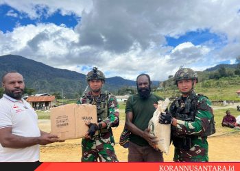 Berikan Santunan Sembako, Satgas TNI Berempati Kunjungi Warga Gome