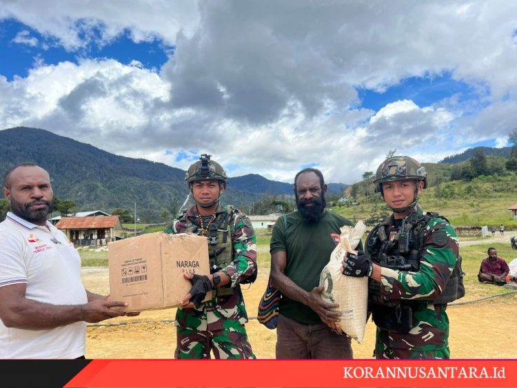 Berikan Santunan Sembako, Satgas TNI Berempati Kunjungi Warga Gome