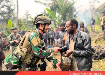 Prajurit TNI Peduli Bagi Sembako, Disambut Gembira Warga Otalama