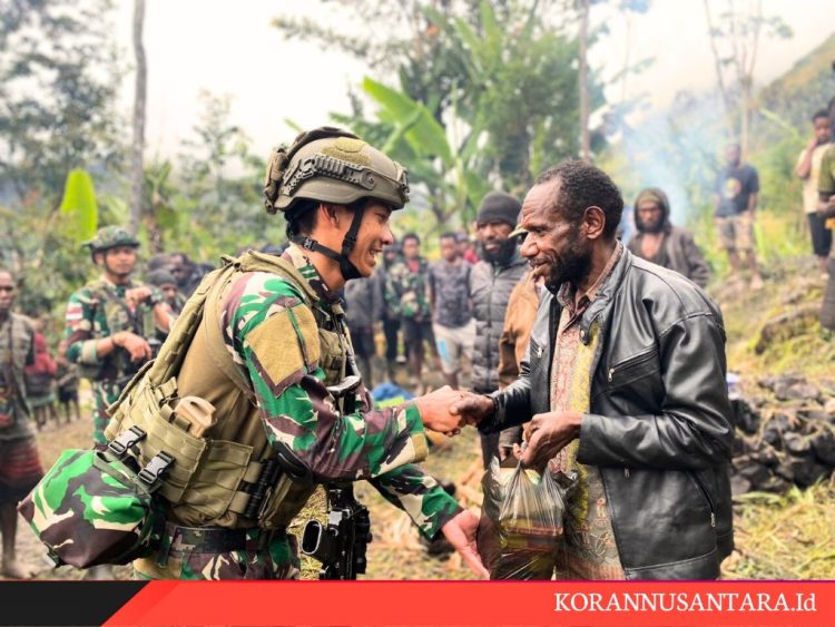 Prajurit TNI Peduli Bagi Sembako, Disambut Gembira Warga Otalama