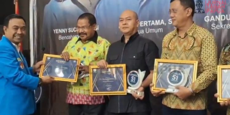 Makin MANYALA! Nikson Nababan Terima KNPI Award 2024