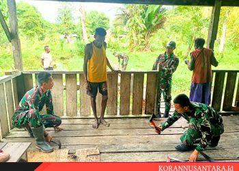 Satgas TNI Bergotong Royong Perbaiki Sekolah Rimba