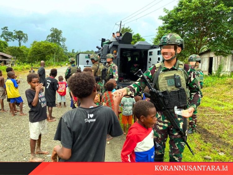 TNI Marinir Sapa Damai Anak-Anak Tomonsatu Penuh Ceria