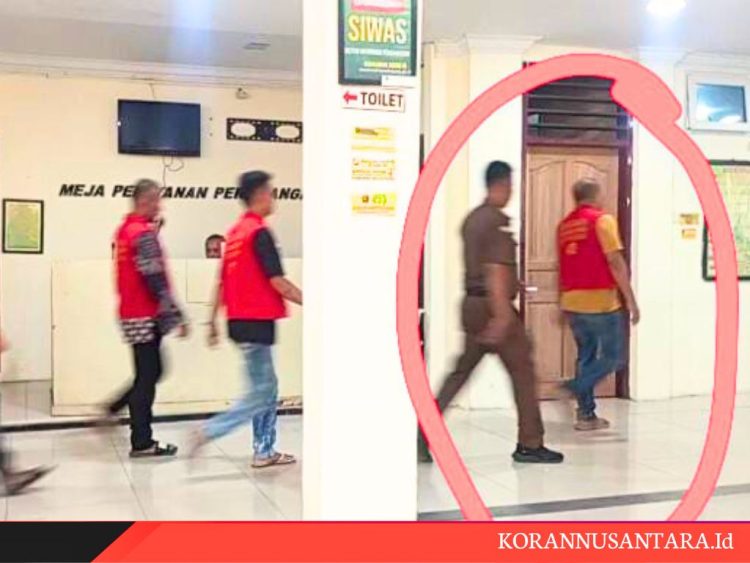 Diperlakukan Istimewa Oleh Jaksa, Tangan Terdakwa Tidak Diborgol