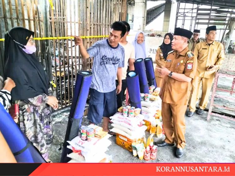 Wali Kota Tanjungbalai Berikan Bantuan Kepada Korban Kebakaran