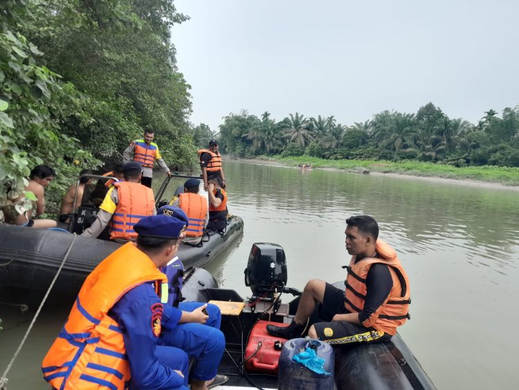 Sat Polairud Polres Tanjungbalai Masih Mencari Korban Tengelam Di Perairan Pantai Olang