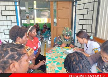 Satgas TNI Bekerjasama Dengan Puskesmas Sinak Gelar Imunisasi Polio