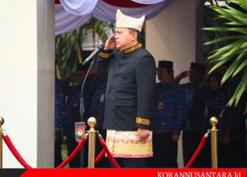 Kenakan Pakaian Adat Lampung,di Lingkungan Kemendagri Dan BNPP Plt. Sekjen Pimpin Upacara HUT Ke-79 RI,
