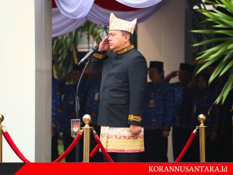 Kenakan Pakaian Adat Lampung,di Lingkungan Kemendagri Dan BNPP Plt. Sekjen Pimpin Upacara HUT Ke-79 RI,