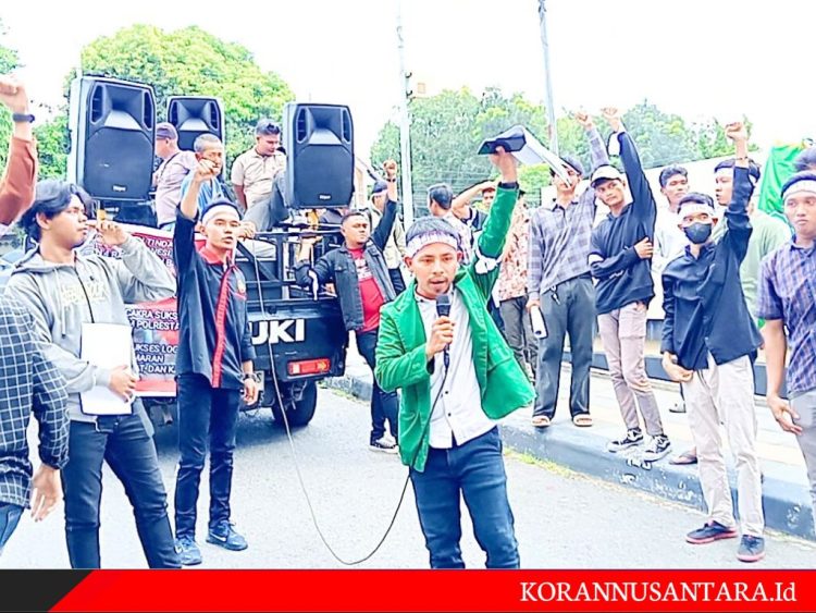 BEM UMN AW Medan Aksi Didepan Mapoldasu, Desak Tangkap Pemilik PT Super Andalas Plastik & PT Cakra Sukses Logamindo