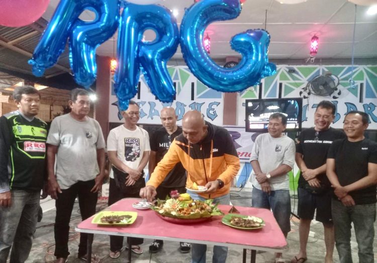 Rayakan HUT RRG Club Indonesia Ke-49 Puluahan Anak Yatim Diberi Santunan