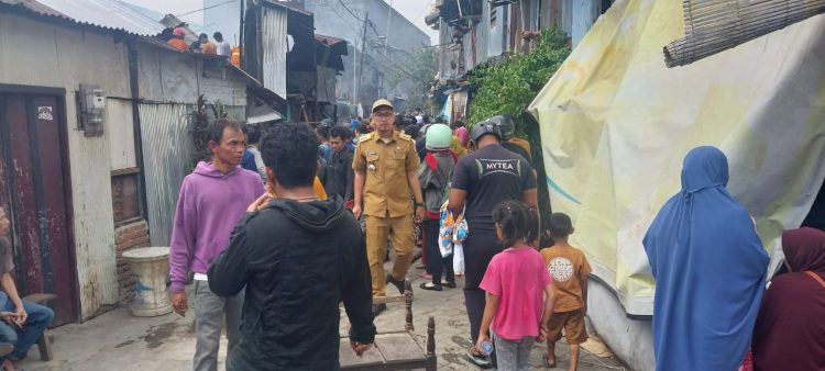 Husni Mubarak Meninjau Lokasi Kebakaran Diwilayah Kecamatan Makassar