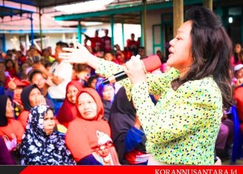 Satika Simamora Tangis Haru Saat Tetua Marga Tambunan Mendoakanya Sukses di Pilkada Taput 2024