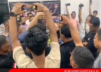 Masyarakat Peduli Demokrasi Labura: Kita Ingin Tegakan Konstitusi, Sindir Arogansi Yang Dipertontonkan Tim Salah Satu Paslon di Kantor KPU