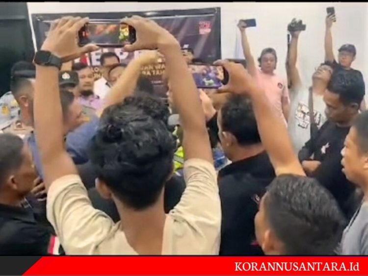 Masyarakat Peduli Demokrasi Labura: Kita Ingin Tegakan Konstitusi, Sindir Arogansi Yang Dipertontonkan Tim Salah Satu Paslon di Kantor KPU