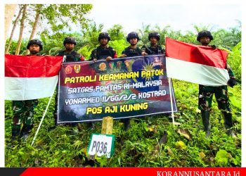 Menjaga Kedaulatan Negara, Satgas Pamtas Yonarmed 11 Kostrad Laksanakan Patroli Patok