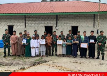 Satgas Pamtas RI-Malaysia Yonarmed 11 Kostrad Bagikan Bantuan ke Ponpes Yayasan Ahmad Bone