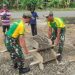 Bentuk Kepedulian, Satgas Pamtas Yonarmed 11 Kostrad Bantu Pembuatan Rumah di Perbatasan