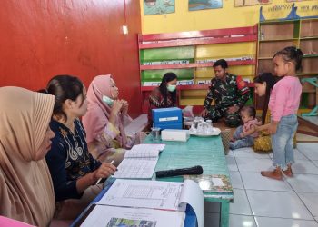 Peduli Kesehatan Mayarakat Perbatasan Satgas Pamtas Yonarmed 11 Kostrad Gelar Layanan Kesehatan Untuk Balita