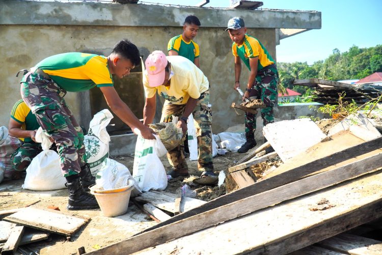 Semangat Gotong Royong Membangun Masjid Satgas Pamtas Bersama Masyarakat di Perbatasan