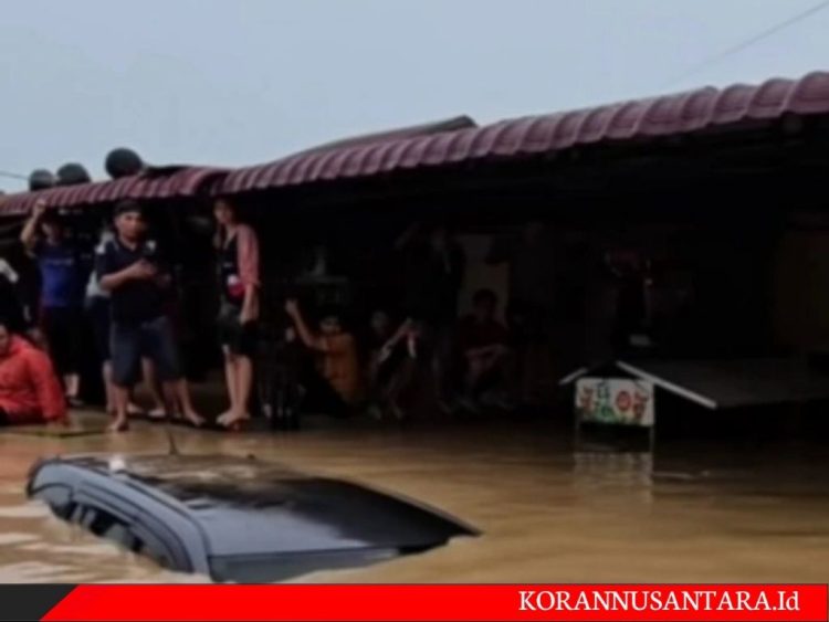 Kecamatan Patumbak Selesaikan Pemungutan Suara Meski Air Hampir Setinggi Rumah