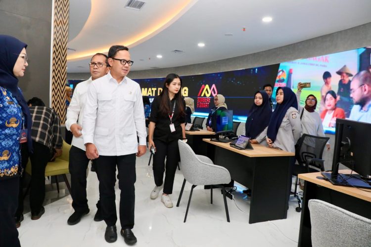 Tinjau Mal Pelayanan Publik Kota Makassar, Wamendagri Bima Apresiasi Integrasi Berbagai Layanan