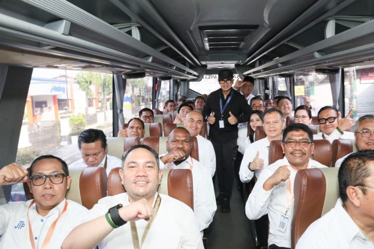 Mengawali Hari Ketiga Retret Pembekalan, Kepala Daerah Khidmat Jalani Ibadah