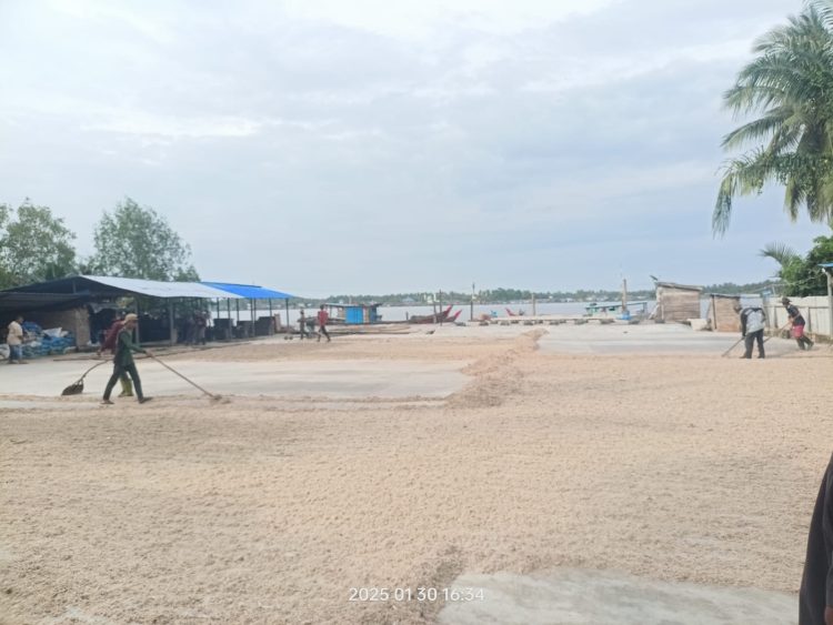 Diduga Tidak Memiliki Izin,Gudang Belacan Milik Inisial S Buang Limbah Sembarangan