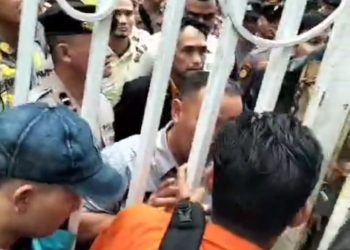 Aliansi BEM Riau Bersatu Aksi di Kantor Dprd Provinsi Riau Tolak Ruu Tni