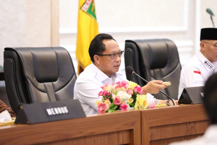 Mendagri Minta Pemda Segera Cek Kondisi Jalan dan Lakukan Perbaikan