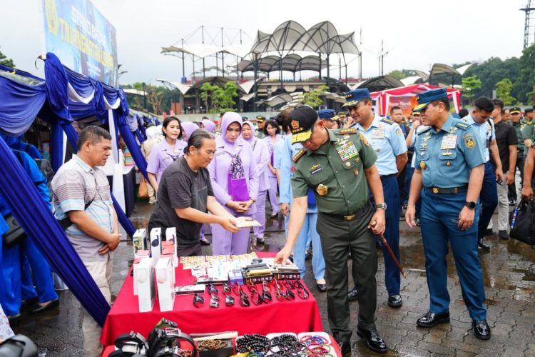 Bazar Murah Bagi Kesejahteraan Prajurit dan PNS TNI