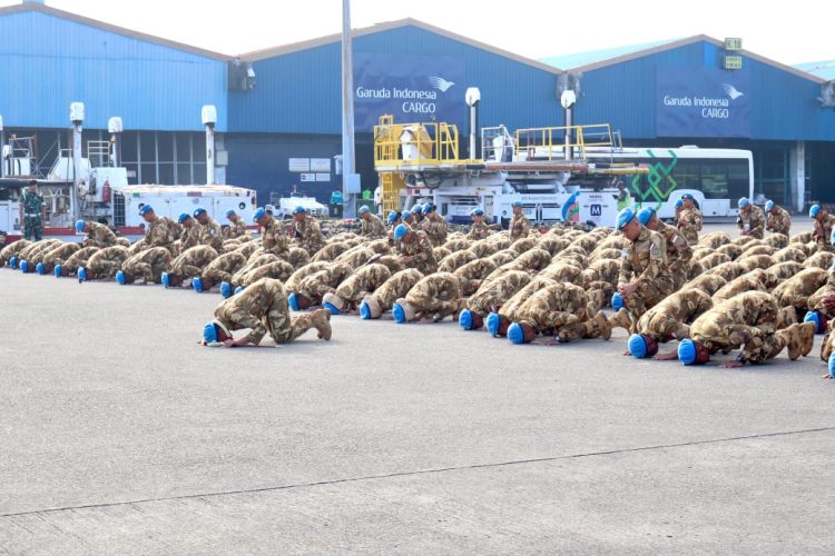 Pulang Dari Misi di Lebanon, Satgas TNI Kontingen Garuda UNIFIL TA 2024 Sujud Syukur