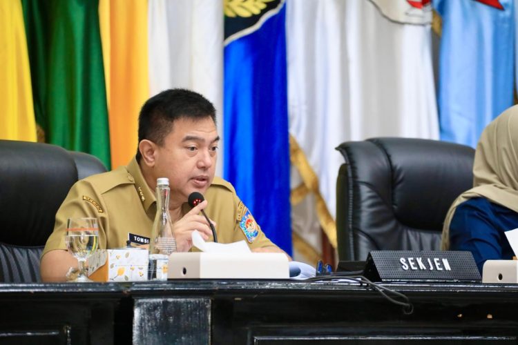Sekjen Kemendagri Ingatkan Pemda Rutin Turun ke Pasar untuk Cek Harga Pangan