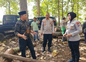 AKBP Widya Kasubdit Polsus Polda Jatim Melakukan Kunjungan Kerja Ke Perum Perhutani KPH Bondowoso