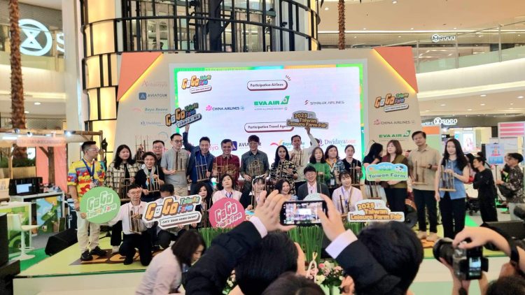 Deputi Kepala Perwakilan TETO, Mr. Trust Lin, Hadiri Pembukaan Pameran di Emporium Mall