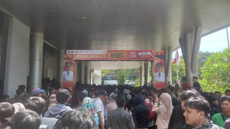 Ribuan Pencari Kerja Padati Bekasi Pasti Kerja Expo 2025 di Cikarang