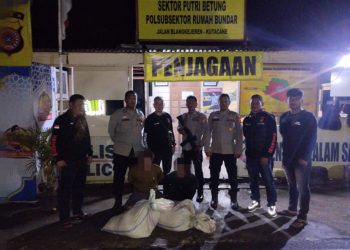 Personel Polsubsektor Rumah Bundar Amankan Dua Pemuda Pembawa Khamar Jenis Tuak Di Perbatasan Aceh Tenggara – Gayo Lues