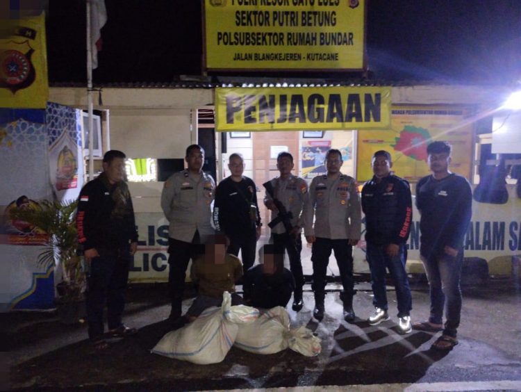 Personel Polsubsektor Rumah Bundar Amankan Dua Pemuda Pembawa Khamar Jenis Tuak Di Perbatasan Aceh Tenggara – Gayo Lues