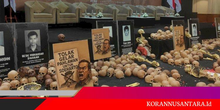 Pajang Ratusan Replika Tengkorak Manusia, Aktivis Reformasi 98 Tolak Wacana Pahlawan Nasional untuk Soeharto