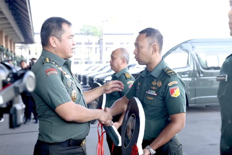 TNI AD Serahkan Rumah pada Keluarga Prajurit yang Gugur di Medan Tugas, Jenderal TNI Maruli: Pengorbanan Mereka Tidak Sia-sia!